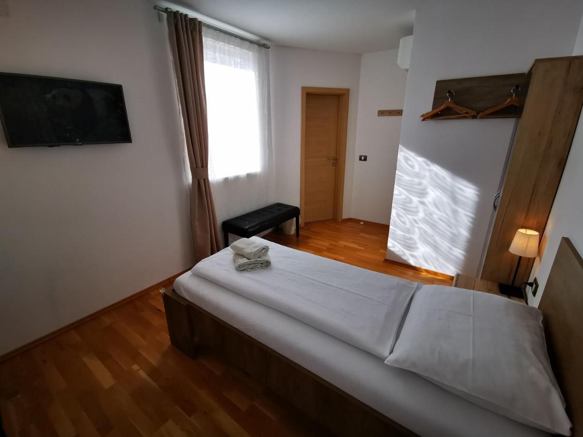 Mondina Guest House Postojna Εξωτερικό φωτογραφία